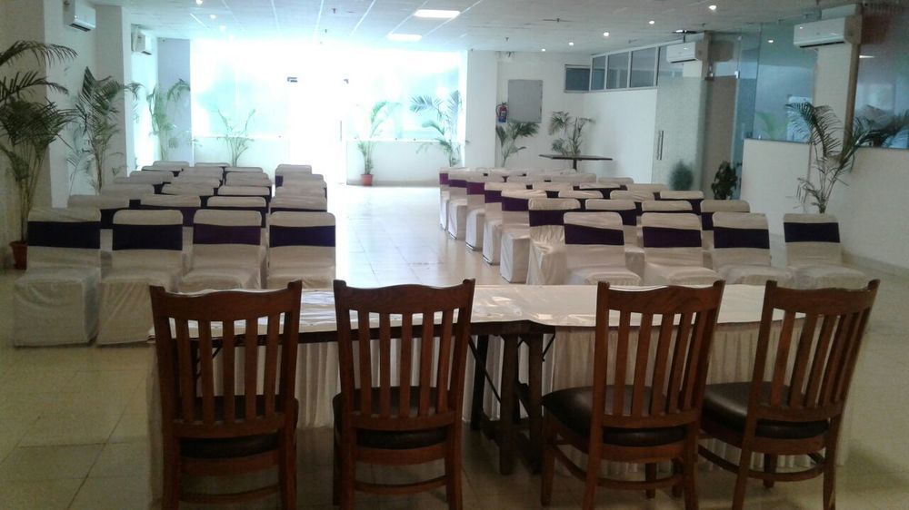 Red Carpet Hotels Noida Luaran gambar