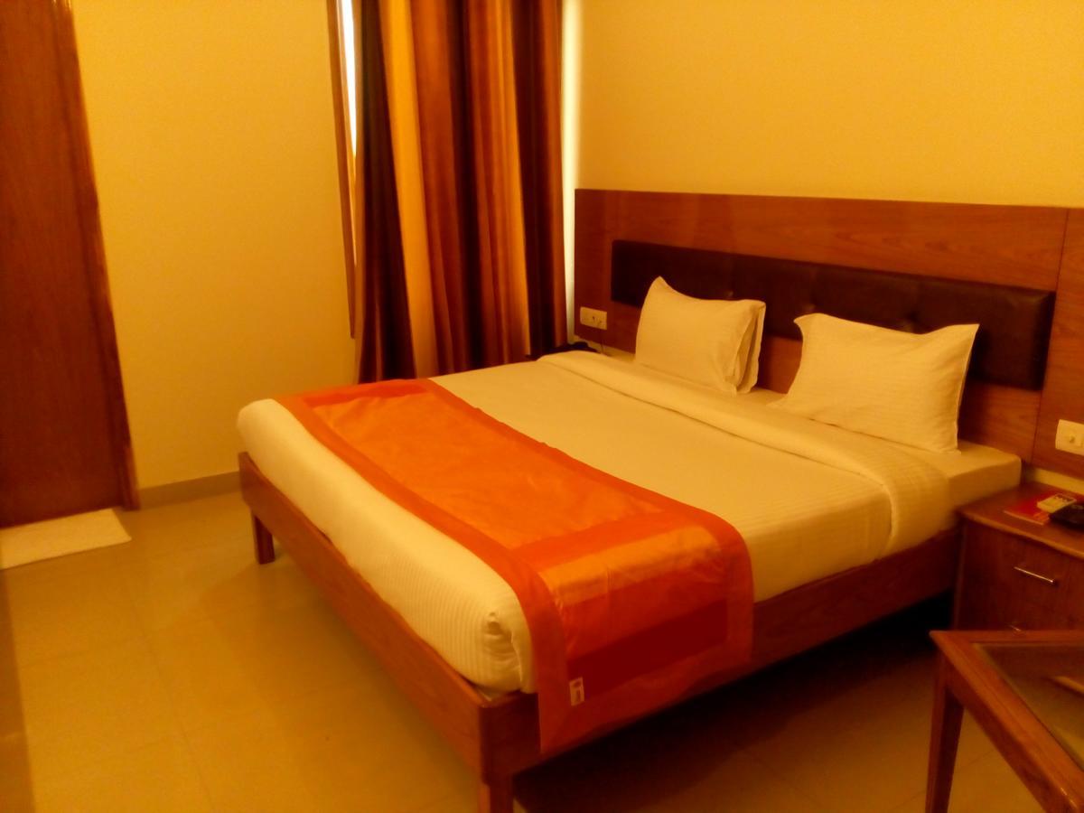 Red Carpet Hotels Noida Luaran gambar