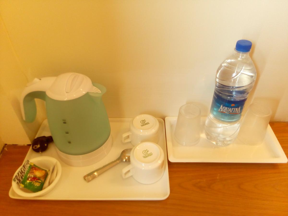 Red Carpet Hotels Noida Bilik gambar