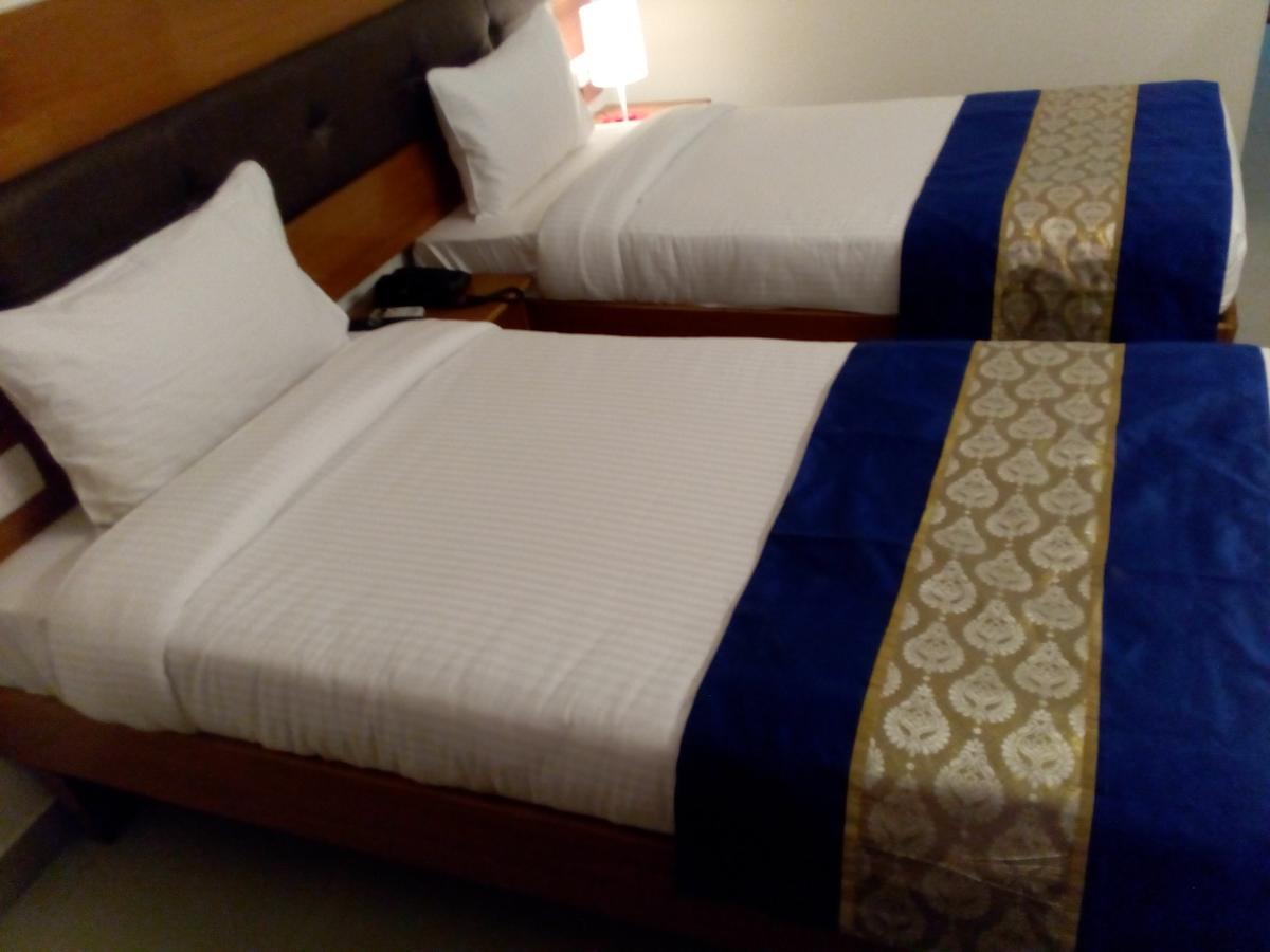 Red Carpet Hotels Noida Luaran gambar