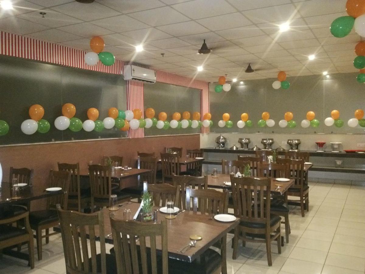 Red Carpet Hotels Noida Luaran gambar