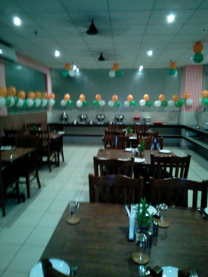 Red Carpet Hotels Noida Luaran gambar