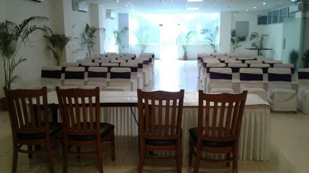 Red Carpet Hotels Noida Luaran gambar